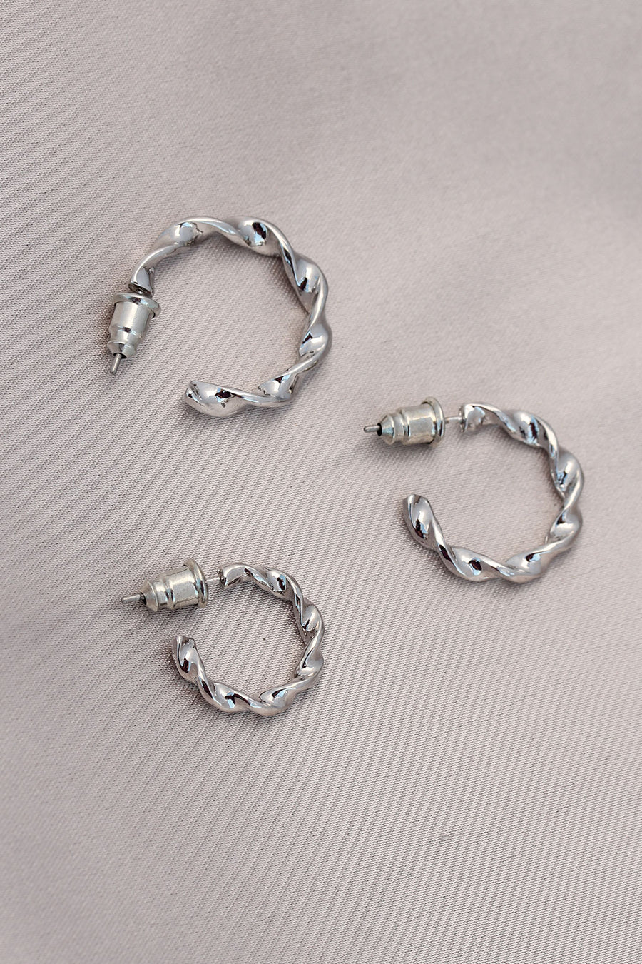 Burgu Model Gümüş Metal Küpe Seti