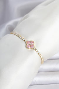 Pirinç Gold Renk Pembe Zirkon Taşlı Yonca Model Su Yolu Kadın Bileklik